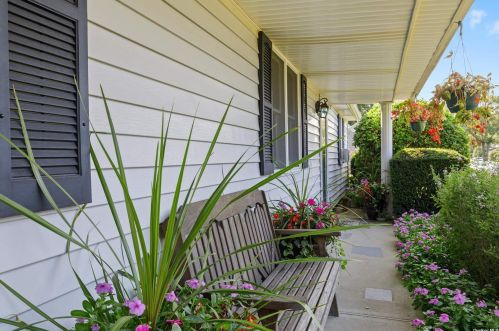 233 Oakland Ave, Miller Place, NY 11764-3512