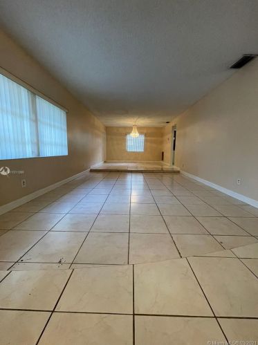 9325 24 Pl, Hollywood FL 33024-3125 exterior