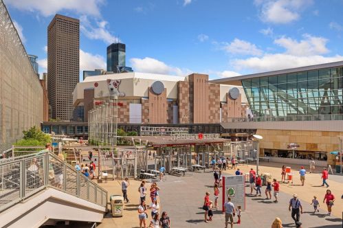 400 1st St, Minneapolis MN  55401-1335 exterior