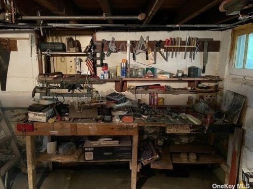 170 Great Neck Rd, Copiague NY  11726-3802 exterior