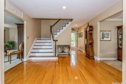 5 Allenby Dr, Northport, NY 11768-1422