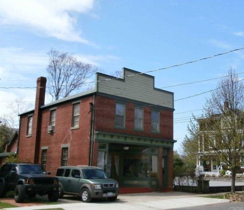 513 5th St, Greenport, NY 11944-1819