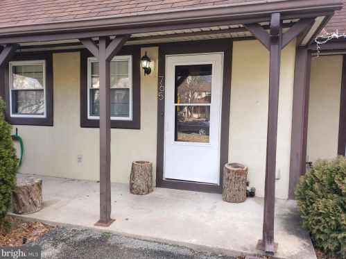 765 Sandra Ln, Norristown, PA 19403-3921