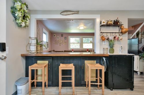 32 Fairview Ave, Nashua NH 03060-4105 exterior