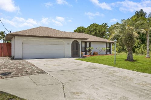2361 Avalon Rd, Fort Pierce, FL 34952-6502
