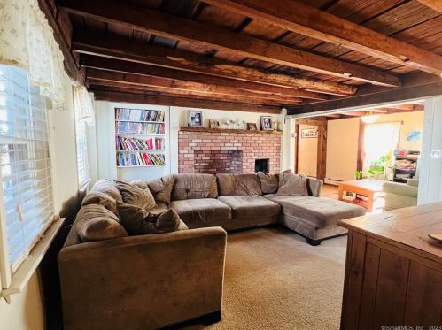 29 Union St, Moosup, CT 06354-1529