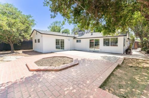 6930 Colbath Ave, Van Nuys CA  91405-4103 exterior