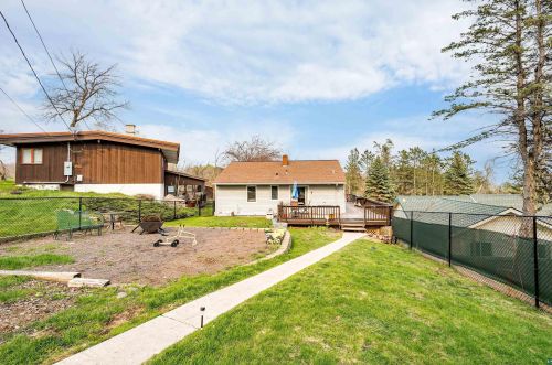 1317 Lincoln Park Dr, Duluth MN  55806-1130 exterior