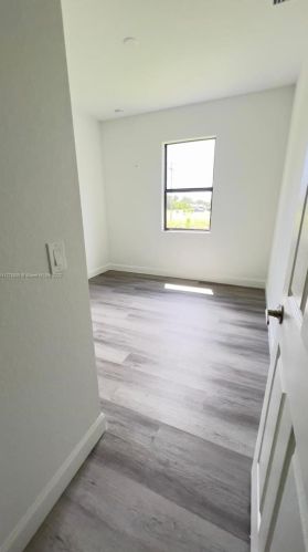 546 Aspen Ave, Lehigh Acres FL 33974-9613 exterior