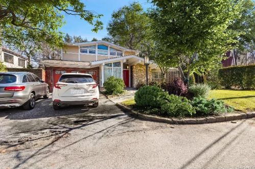 4750 Iselin Ave, Bronx NY  10471-2914 exterior