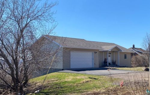 703 4th St, Duluth, MN 55806-2437