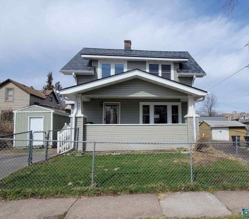 5811 Cody St, Duluth, MN 55807-2532