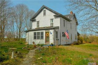 600 Main Rd, Laurel, NY 11948-1213