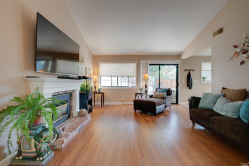 427 Myrtle Ct, Benicia CA  94510-1451 exterior