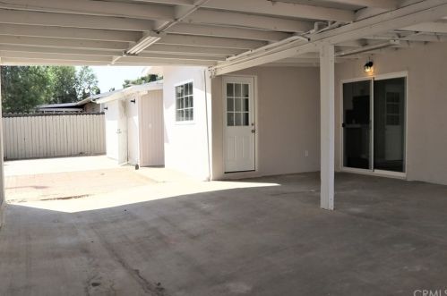 327 Erwin St, Rialto CA  92376-6018 exterior