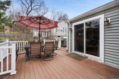 106 Halyan Rd, Yorktown Hgts NY  10598-4304 exterior