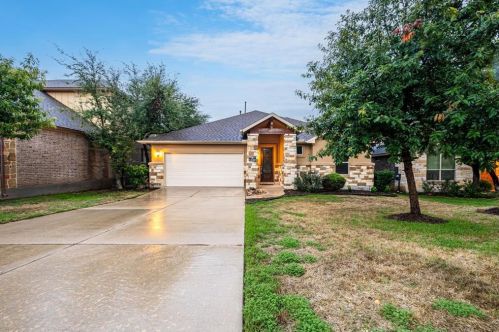 1228 Falling Hills Dr, Georgetown TX  78628-5206 exterior