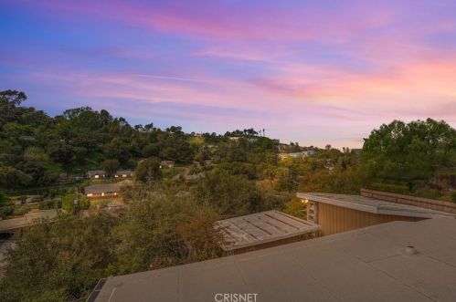 3939 Sunny Oak Rd, Van Nuys, CA 91403-4553
