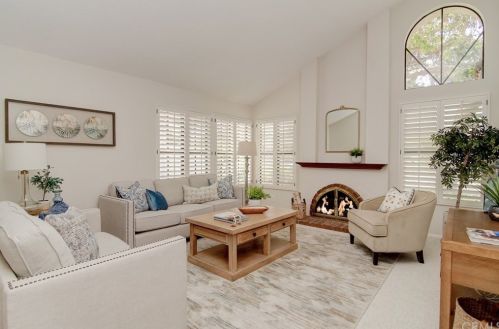 922 Lake St, Huntington Beach, CA 92648-3572