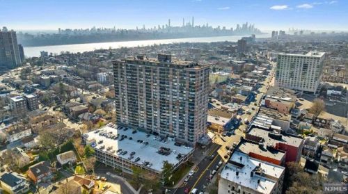 770 Anderson Ave, Cliffside Park NJ  07010-2177 exterior