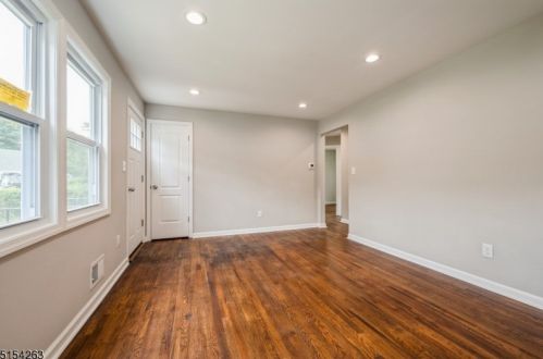 16 Kyle Dr, Dover NJ  07801-4736 exterior