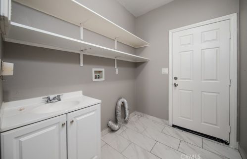 957 Queen Annes Ln, Beaumont CA  92223-7808 exterior