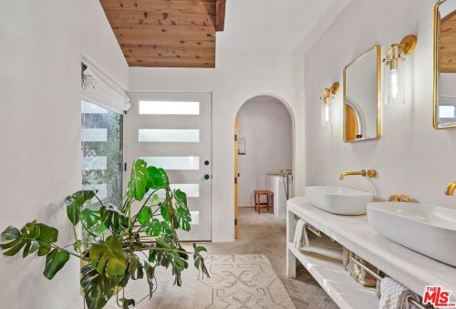 21629 Saddle Peak Rd, Topanga CA  90290-3415 exterior