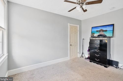 200 Delsea Dr, West Deptford NJ  08093-1221 exterior