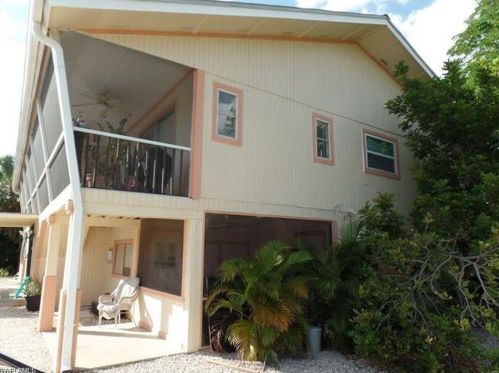 427 Lazy Way, Fort Myers Beach, FL 33931-4125