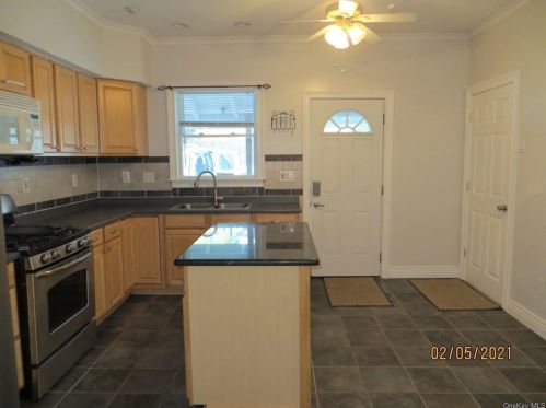 321 Main St, Middletown, NY 10940-3324