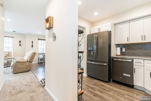 98 Stonyridge Dr, Lincoln Park NJ  07035-2253 exterior
