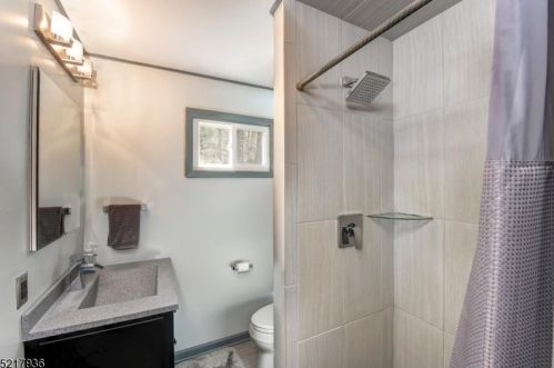 24 Serpentine Rd, Skyline Lakes NJ  07456-2521 exterior