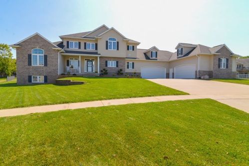424 Wildflower Cir, Fairfax, IA 52228-9534