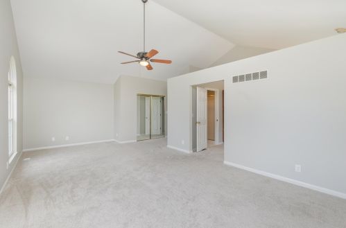 8424 Woodcreek Dr, Florence KY  41042-8261 exterior