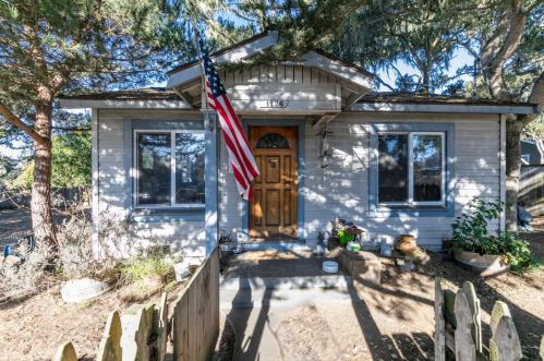 1126 Sinex Ave, Del Monte Park, CA 93950-3819