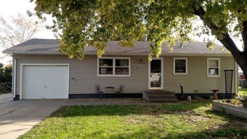 1403 33rd St, Kearney, NE 68847-3831