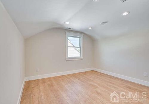 204 Grove Ave, Woodbridge NJ  07095-2337 exterior