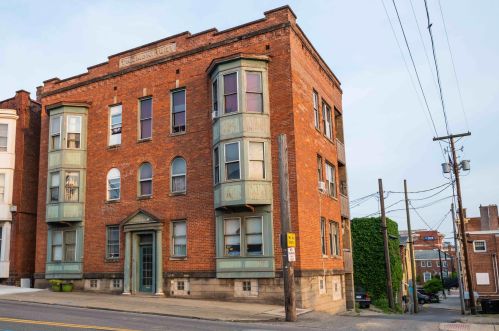 6 Chestnut St, Mount Vernon, OH 43050-3240