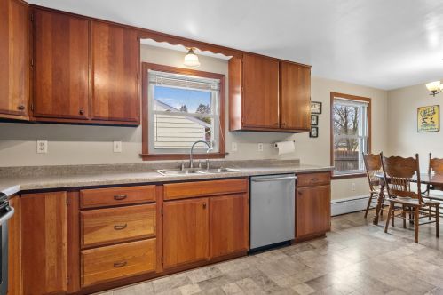 2012 34th St, Two Rivers, WI 54241-1626