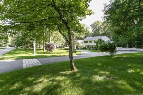91 Pocconock Trl, New Canaan, CT 06840-5028
