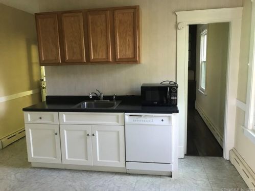 42 Drake St, Waterbury, CT 06704-3209