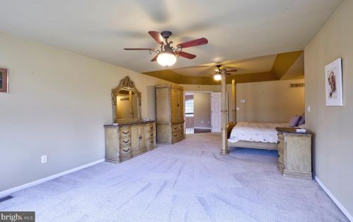 4 Millennium Dr, Columbus NJ  08022-2250 exterior