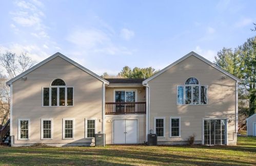 901 Randolph Ave, Milton MA  02186-3404 exterior