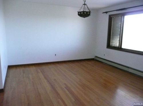 325 Brinkerhoff Ave, Palisades Park NJ  07650-4069 exterior