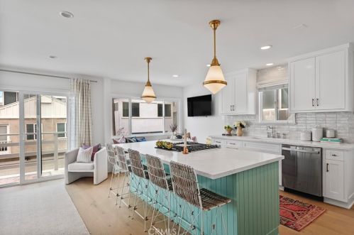 212 41st St, Manhattan Beach CA  90266-3141 exterior