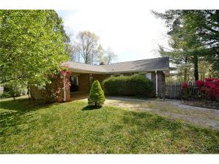 210 Rugby Forest Ln, Hendersonville, NC 28791-9040