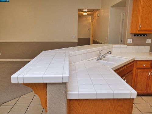 1062 Schadeck St, Manteca CA  95336-5956 exterior