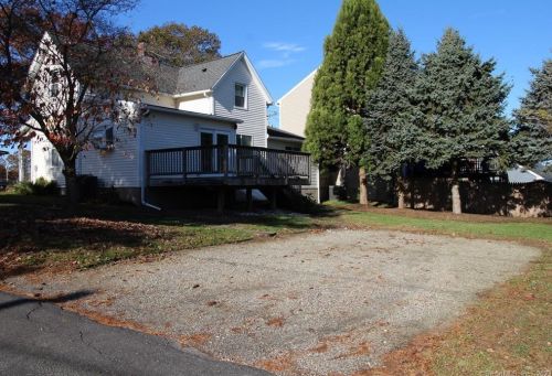 47 Coram Rd, Huntington CT  06484-4076 exterior