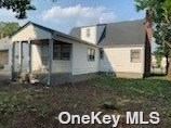 915 Hillside Blvd, New Hyde Park, NY 11040-2916