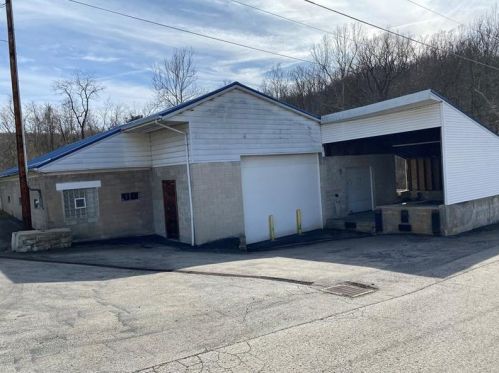 1009 Broad St, South Connellsville, PA 15425-6405